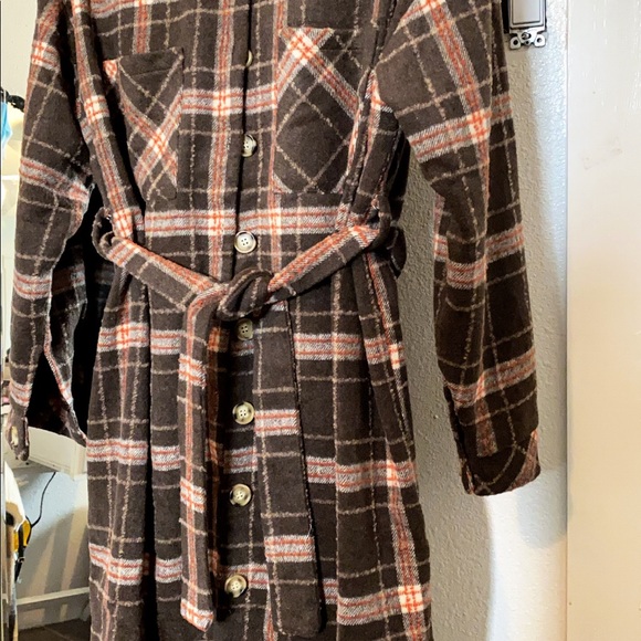 Maternity belted longline shacket - Picture 4 of 4